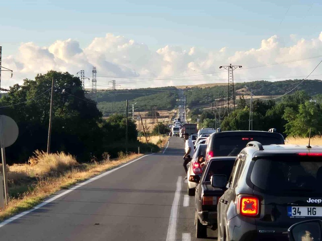 Silivri'de yolcu minibüsü tarlaya uçtu: 2 ölü, 10 yaralı