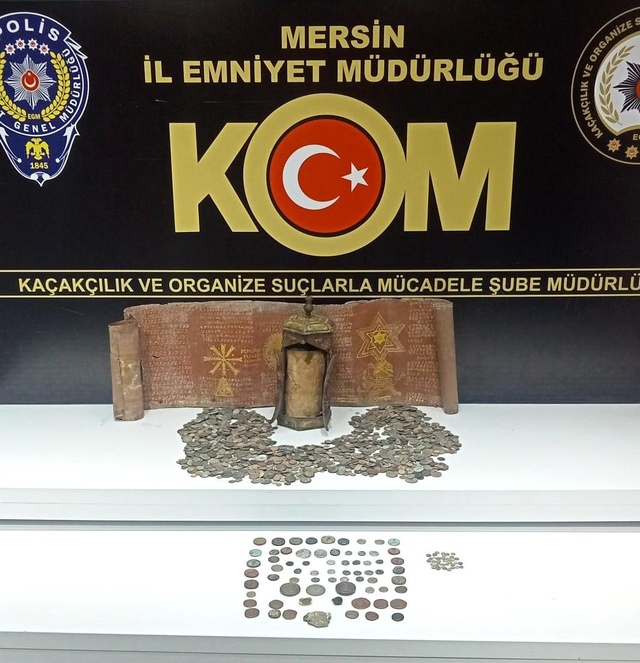 Duvar saatlerinden 48 kilo uyuşturucu ve tarihi eser çıktı