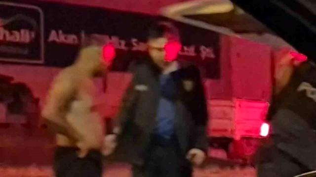 Bu nasıl evlat? Cezaevinden izinli çıktı, annesini bıçakla kovaladı!