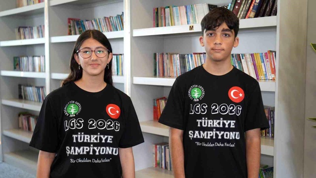 Büyük başarı! Aynı okuldan 3 öğrenci 500 tam puan aldı