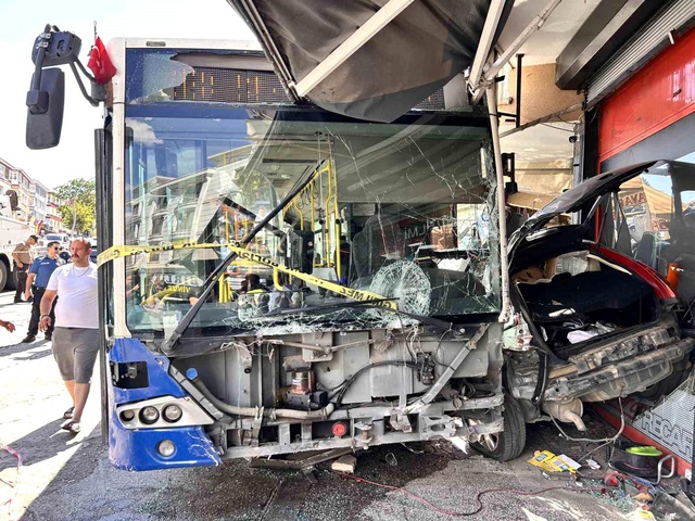 Ankara'da korkunç kaza! EGO otobüsü iş yerine daldı, çok sayıda yaralı var