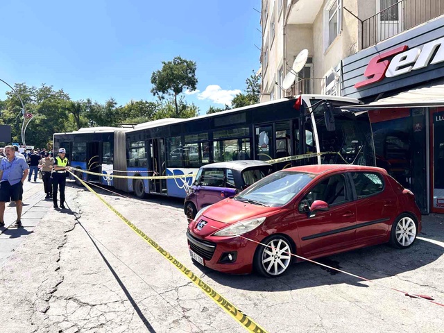 Ankara'da korkunç kaza! EGO otobüsü iş yerine daldı, çok sayıda yaralı var