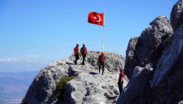 Dağın zirvesinde 15 Temmuz anması: Tarihe altın harflerle yazılan destan