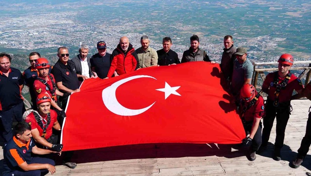 Dağın zirvesinde 15 Temmuz anması: Tarihe altın harflerle yazılan destan