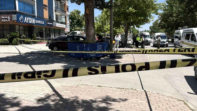 Konya'da kahreden kaza: Ticari taksi, kaldırımdaki anne-kızı hayattan kopardı