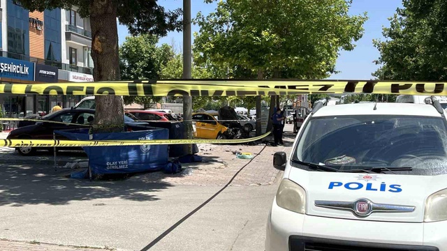 Konya'da kahreden kaza: Ticari taksi, kaldırımdaki anne-kızı hayattan kopardı