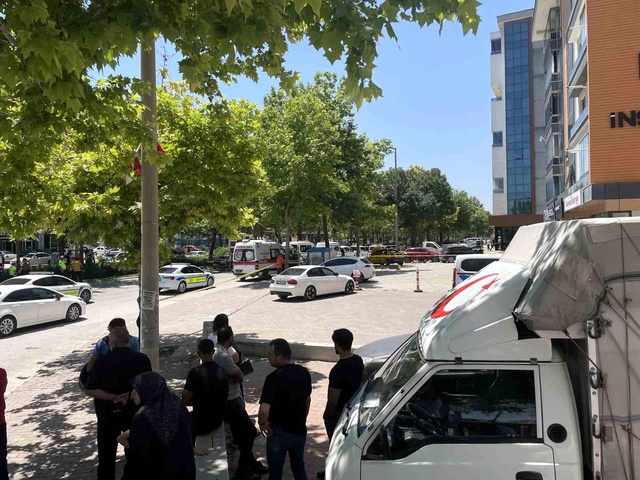 Konya'da kahreden kaza: Ticari taksi, kaldırımdaki anne-kızı hayattan kopardı