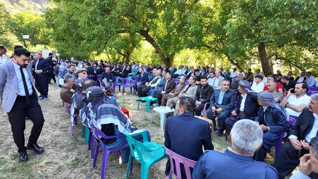 İki gece iki gün süren düğünde gelin ve damada servet takıldı