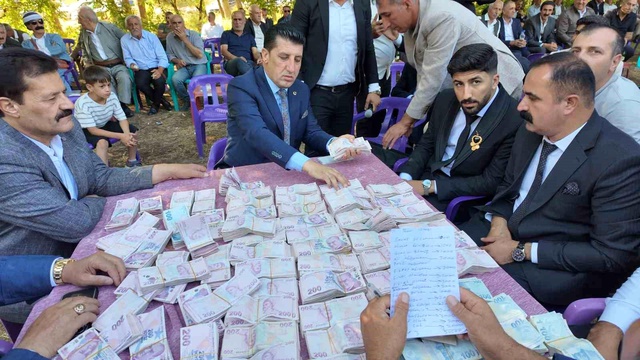 İki gece iki gün süren düğünde gelin ve damada servet takıldı