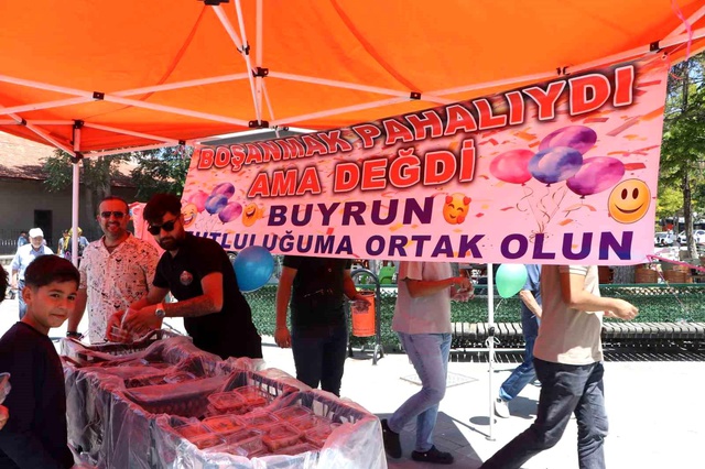 11 yıllık evliliği sona eren gurbetçi lokma dağıttı! Yazdığı not bomba