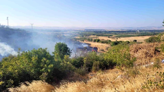 Balıkesir'de yangın felaketi! Ormanlık alana ulaşması son anda engellendi