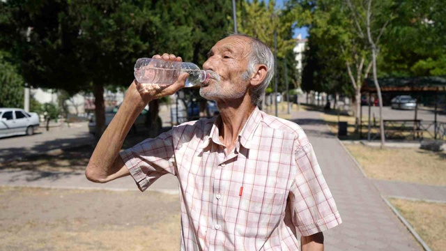 34 yıldır su içemeyen yaşlı adam, 10 gündür yemek de yiyemiyor