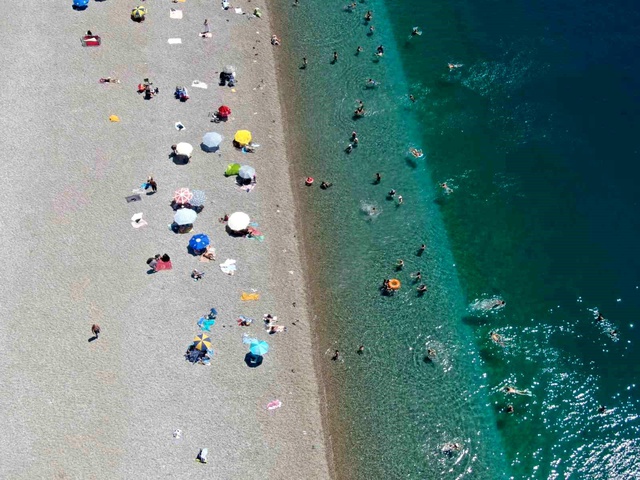 Turizm cennetinde cehennem sıcağı: Termometreler 44 dereceyi gördü