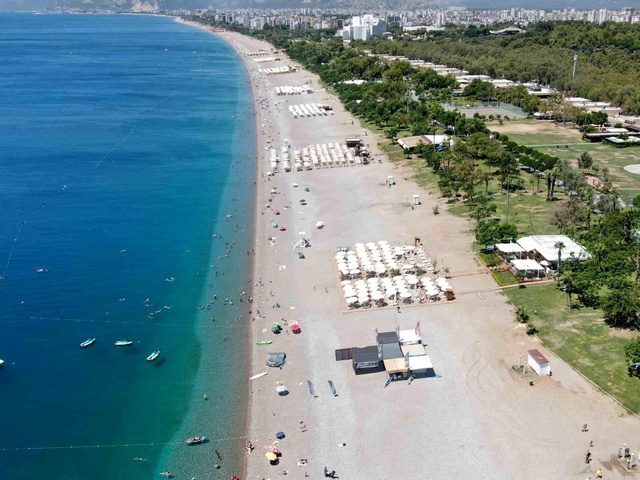 Turizm cennetinde cehennem sıcağı: Termometreler 44 dereceyi gördü
