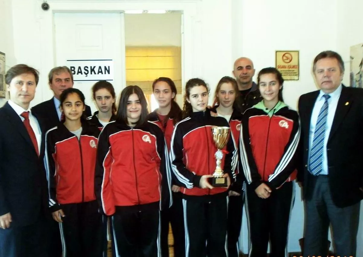 Ayvalık\'ın Basketboldaki Gururu Öğrenciler Türközenle Buluştu