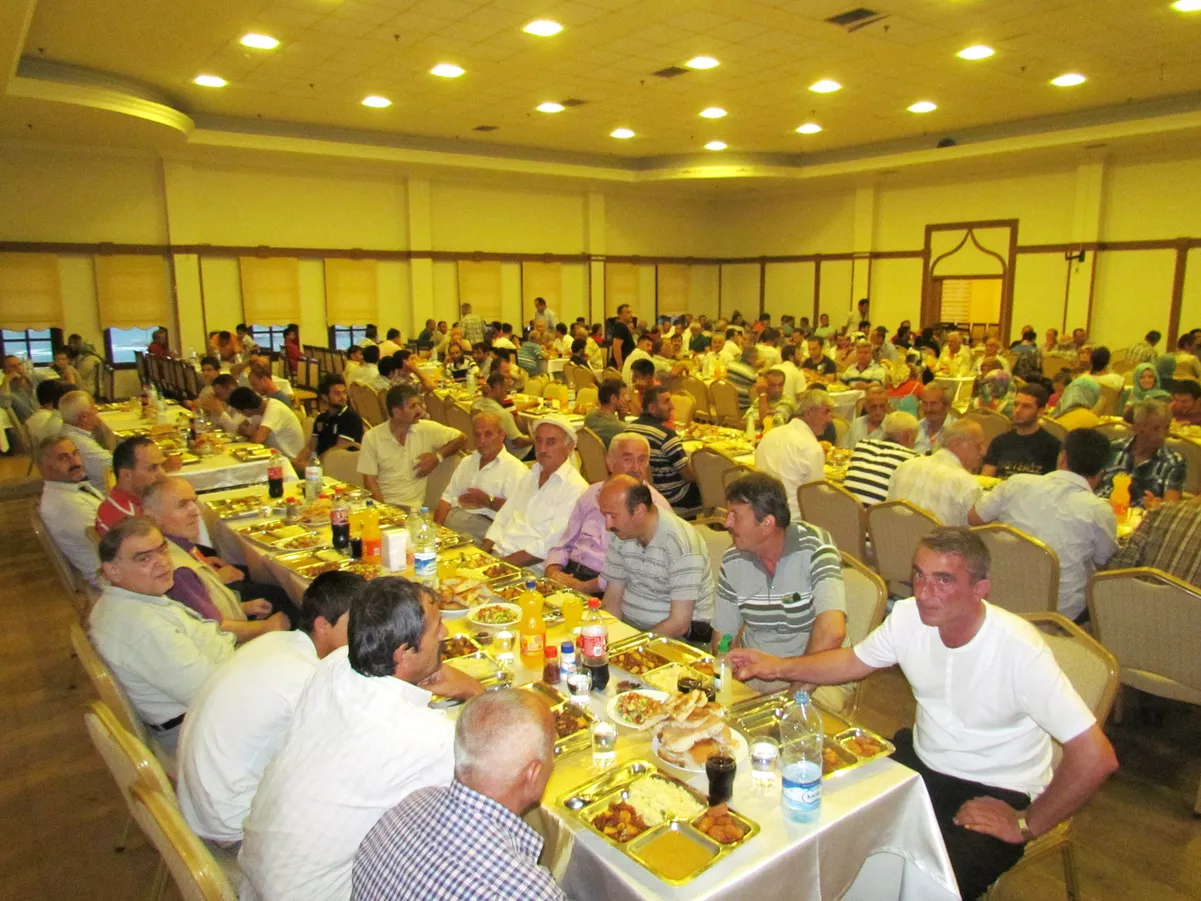 Çayeli\'nde Ramazan\'ın İlk Toplu İftar Yemeği Verildi