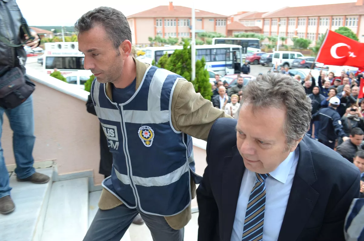 Ayvalık Belediyesi\'ne Yönelik Operasyon