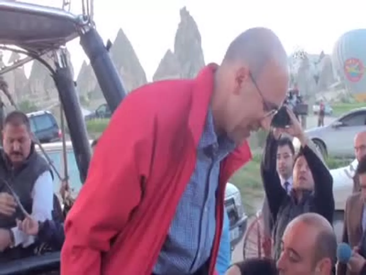 Şimşek Uçan Balona Bindi