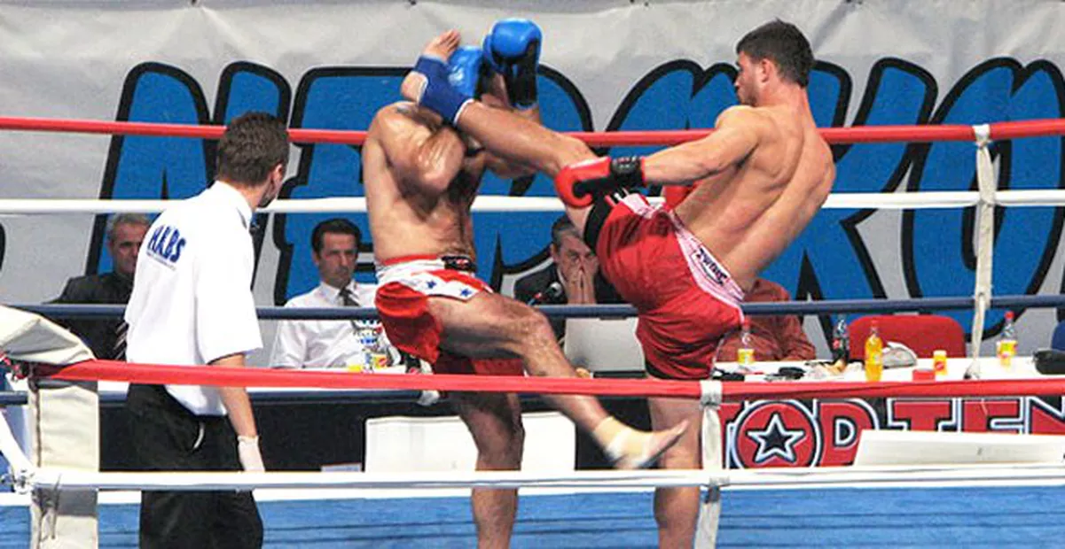Bursa\'da Kick Boks Müsabakalarına 18 Sporcu Katıldı