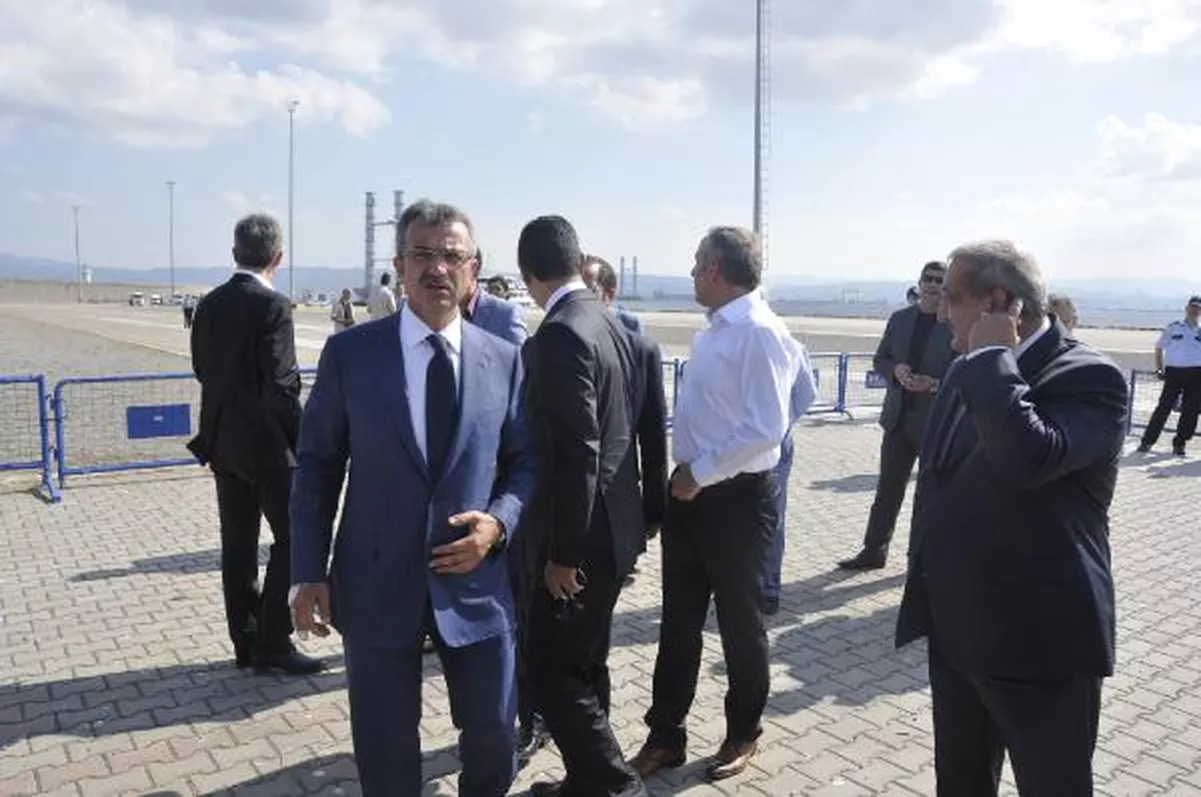 Başbakan Davutoğlu, Dilovası Köprüsü\'nü İncelemekten Son Anda Vazgeçti