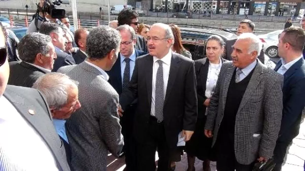 Ak Partili Çelik: Derin Devletin 90\'lı Yıllarda Silah Zoruyla Yaptığını Şimdi PKK Yapıyor