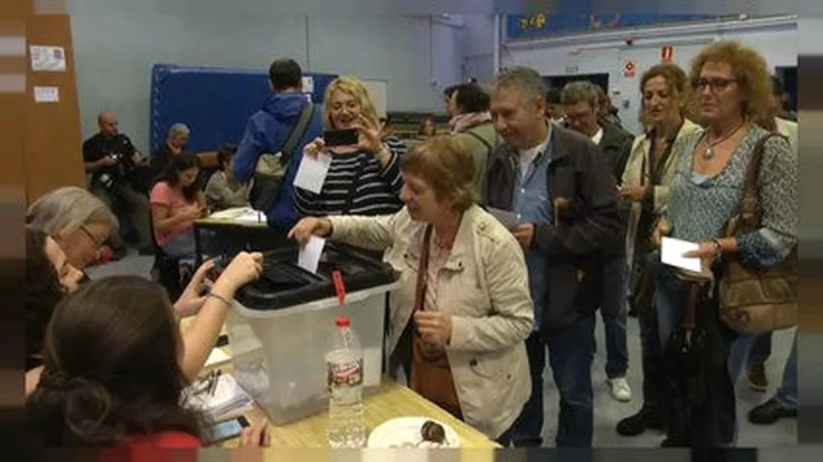 Katalonya Referandumu: Polis Şiddetine Rağmen Oy Verme İşlemi Sürüyor