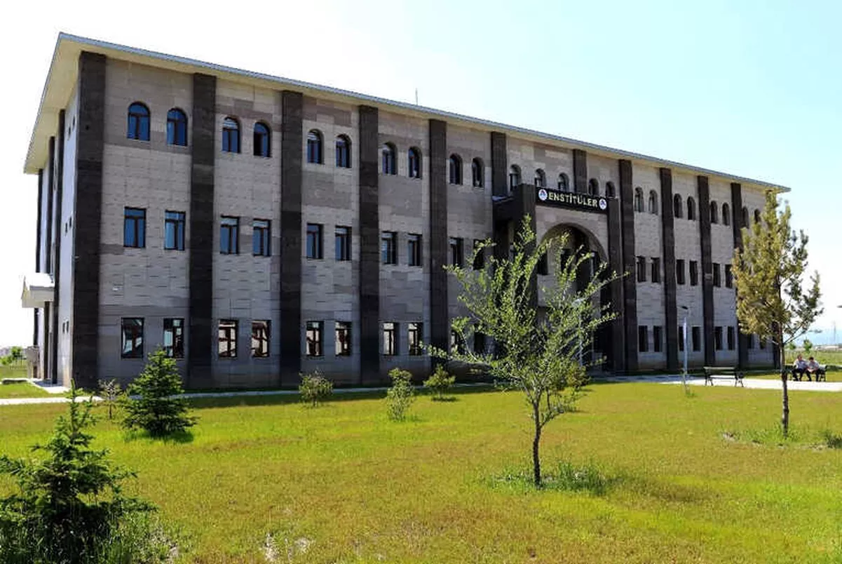 Aiçü\'de İlk Doktora Programı Açıldı