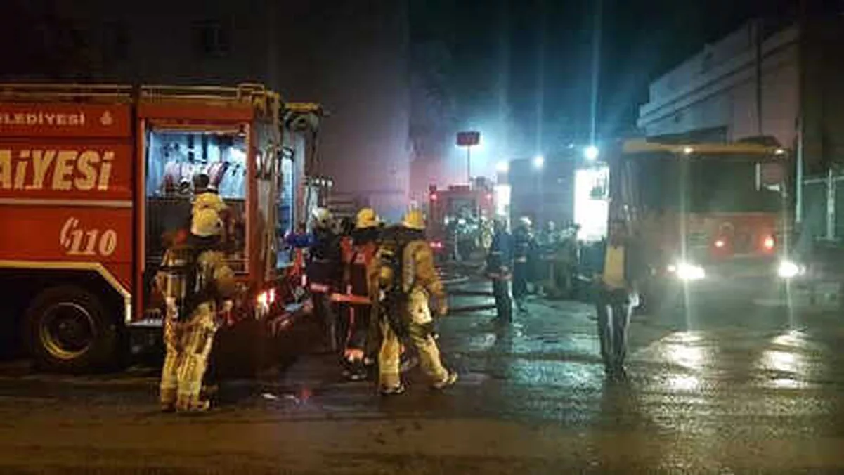 Esenyurt\'ta Fabrika Yangını (1)
