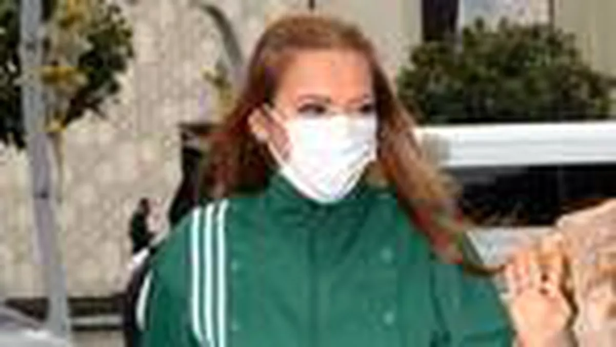 Demet Akalın\'dan 5 bin liraya Beyonce stili