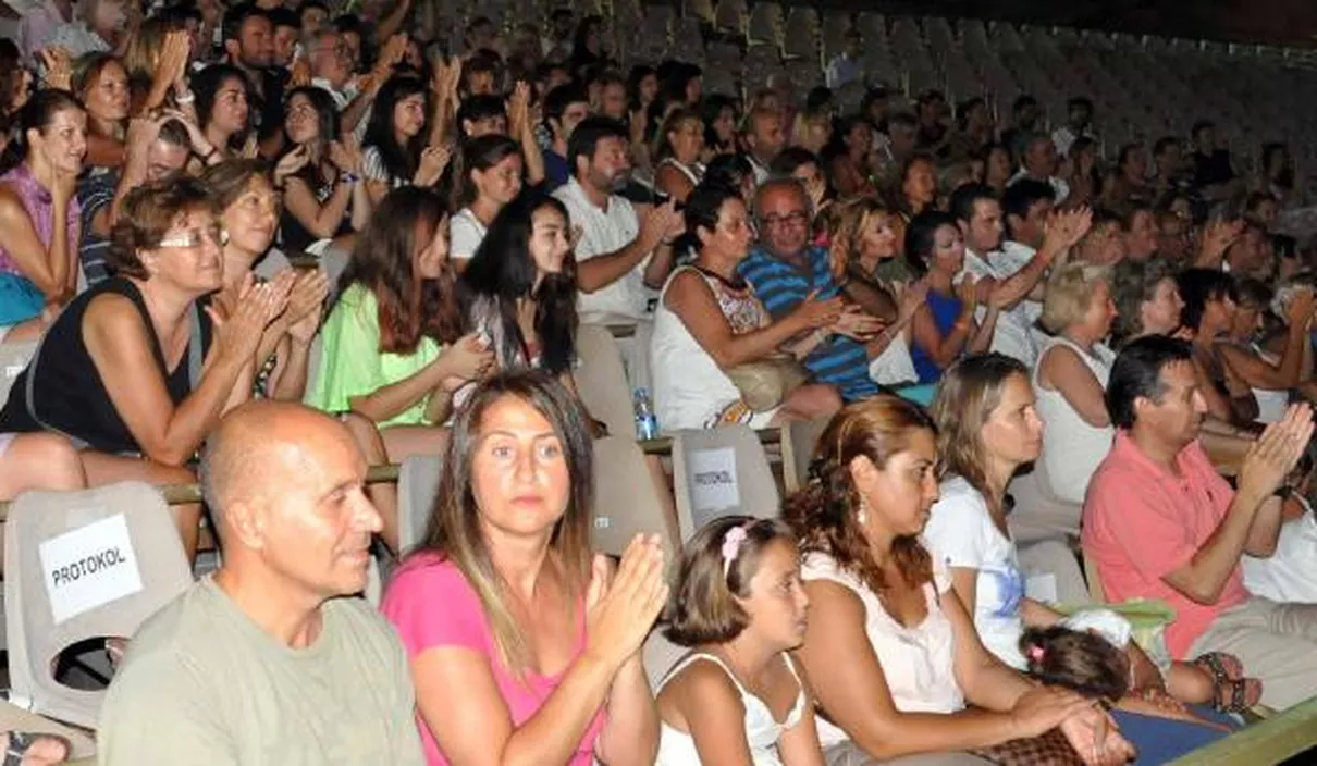 Keman Virtüözü Farjad, Bodrum\'da Alkış Aldı
