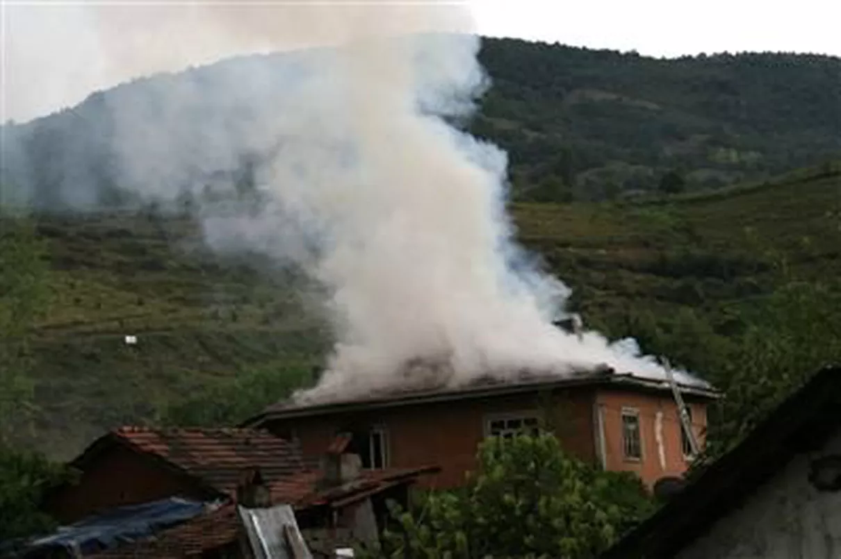 Devrek\'te Ki Yangında İki Katlı Ev Kullanılamaz Hale Geldi