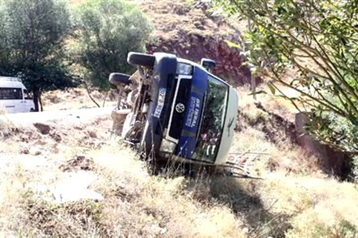 Çelikhan\'da Minibüs Devrildi: 10 Yaralı
