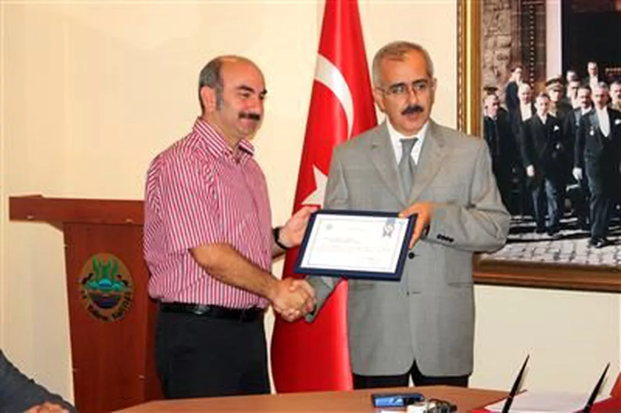 Hayırseverlere Validen Teşekkür