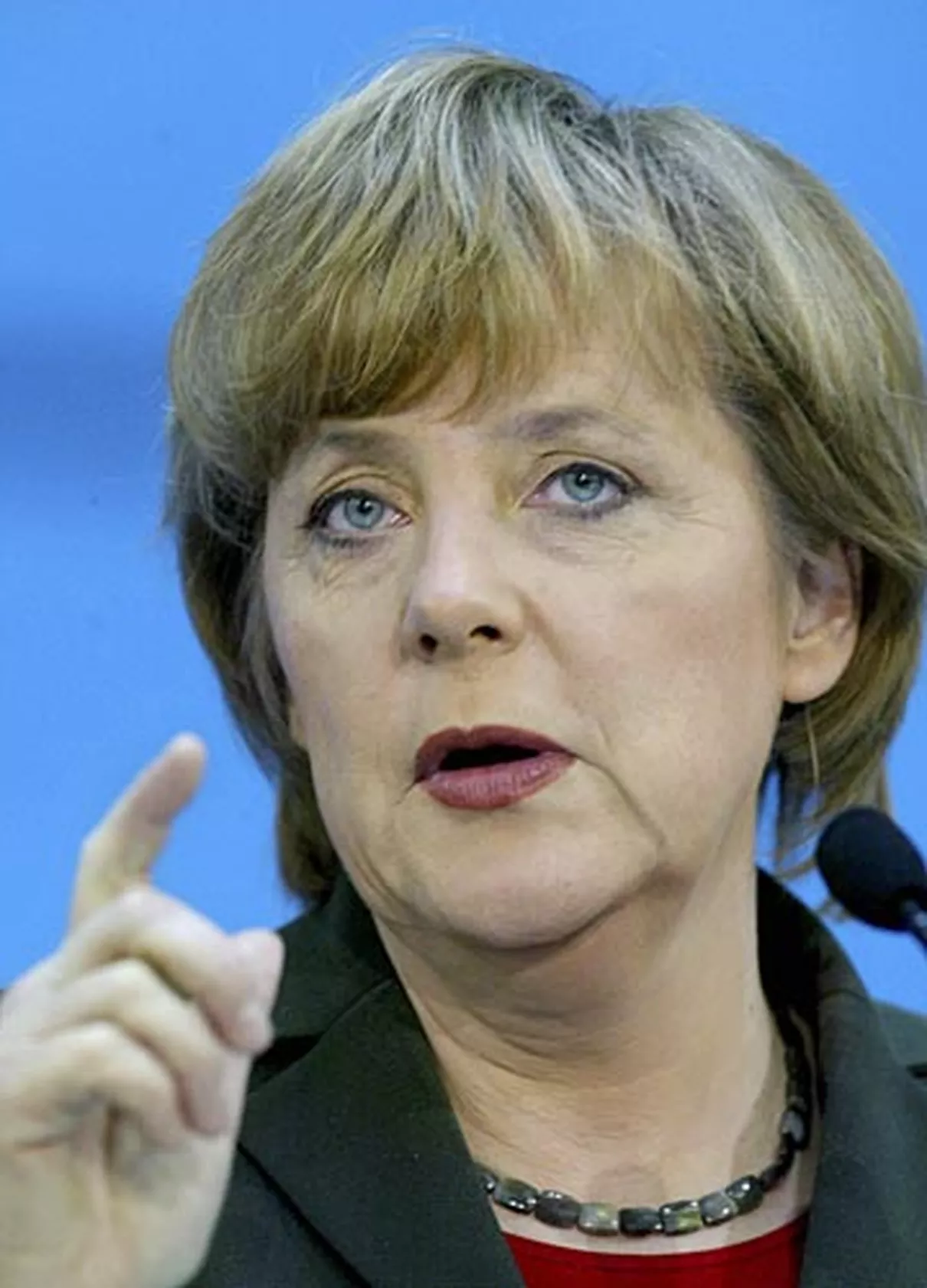 Merkel\'den İsrail\'e Çağrı