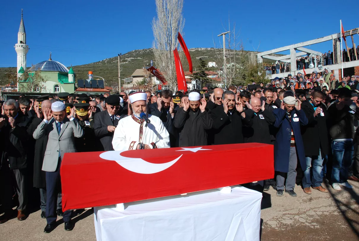Isparta Şehidini Uğurladı