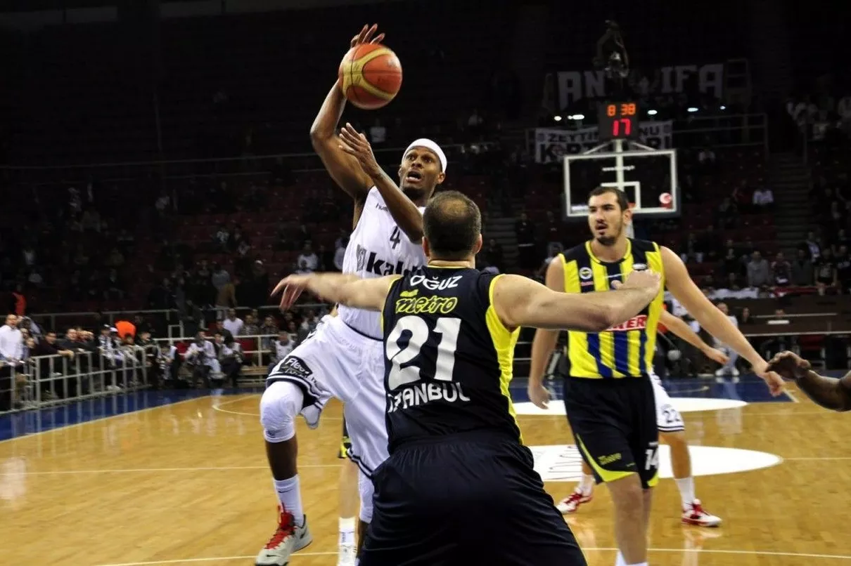 Fenerbahçe Devrildi!