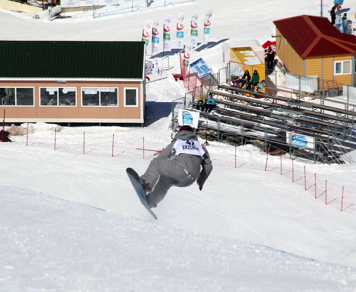 Erzurum\'da Snowboard Şov