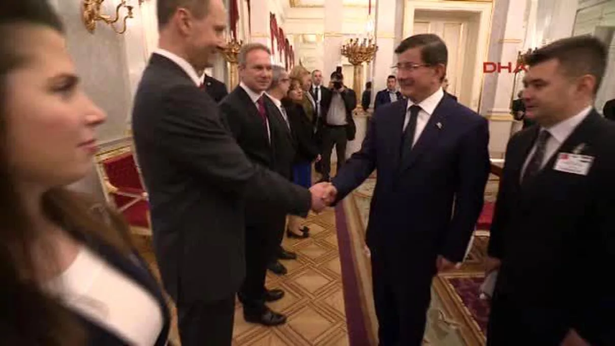 Başbakan Davutoğlu\'ndan Orgeneral Özel\'e Baş Sağlığı Telefonu