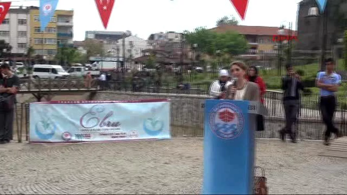 Trabzon?da 700 Öğrencinin Ebru Rekoru Denemesi
