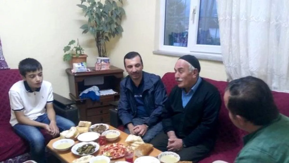 Sarıcaoğlu\'ndan Çat Kapı İftar Programı