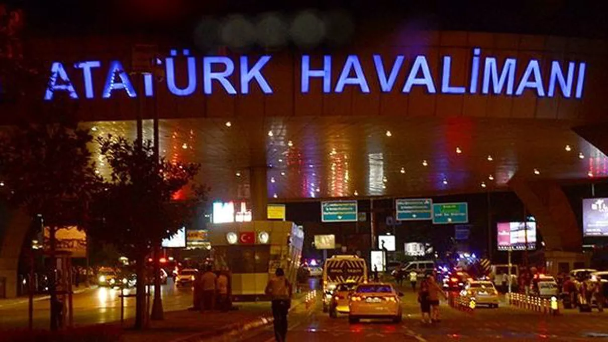 Atatürk Havalimanı\'nda Kar Önlemi! Sefer Sayısı Azaltıldı