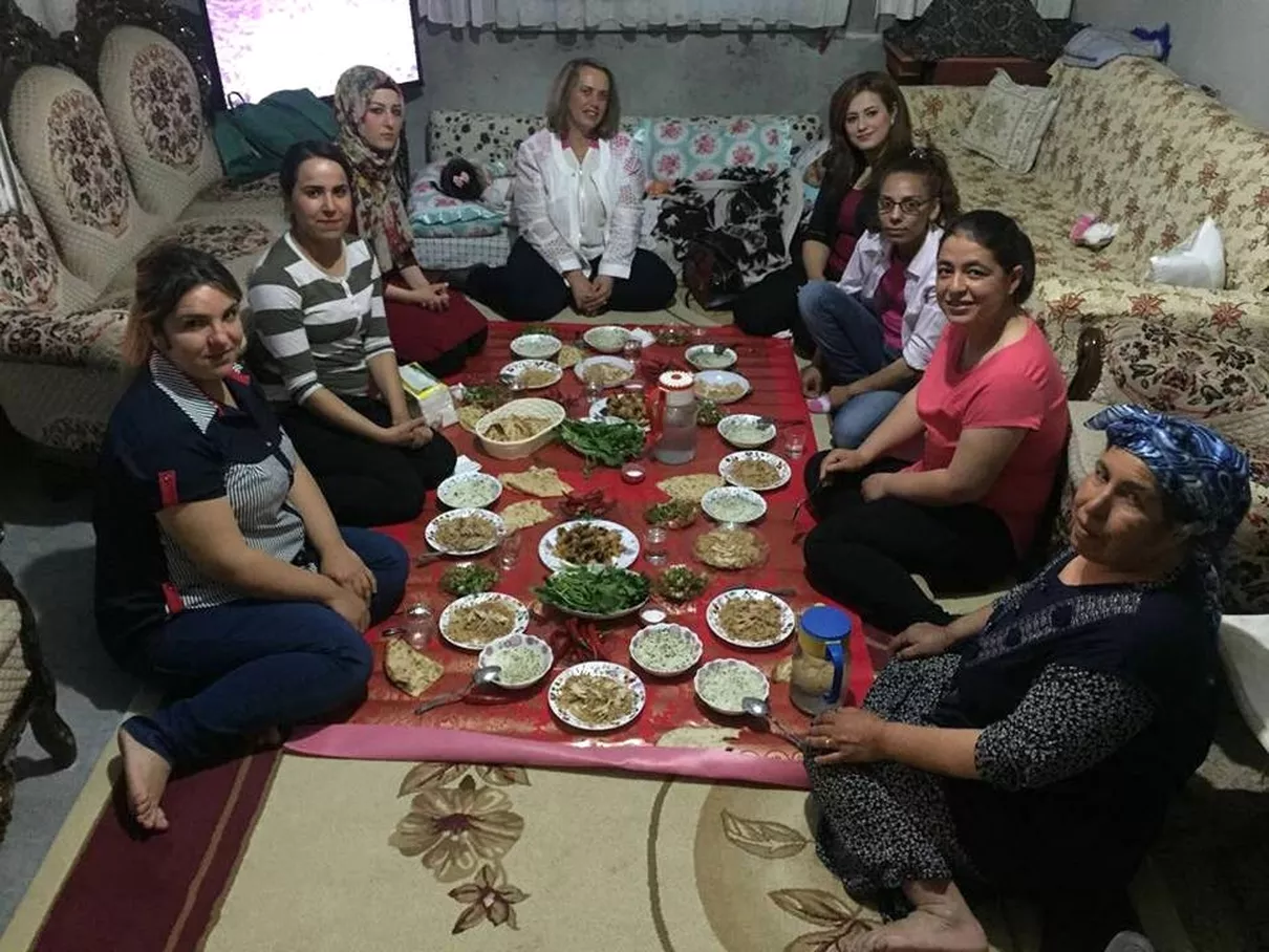 AK Parti Kadın Kolları Günde İftar Programlar Düzenleniyor