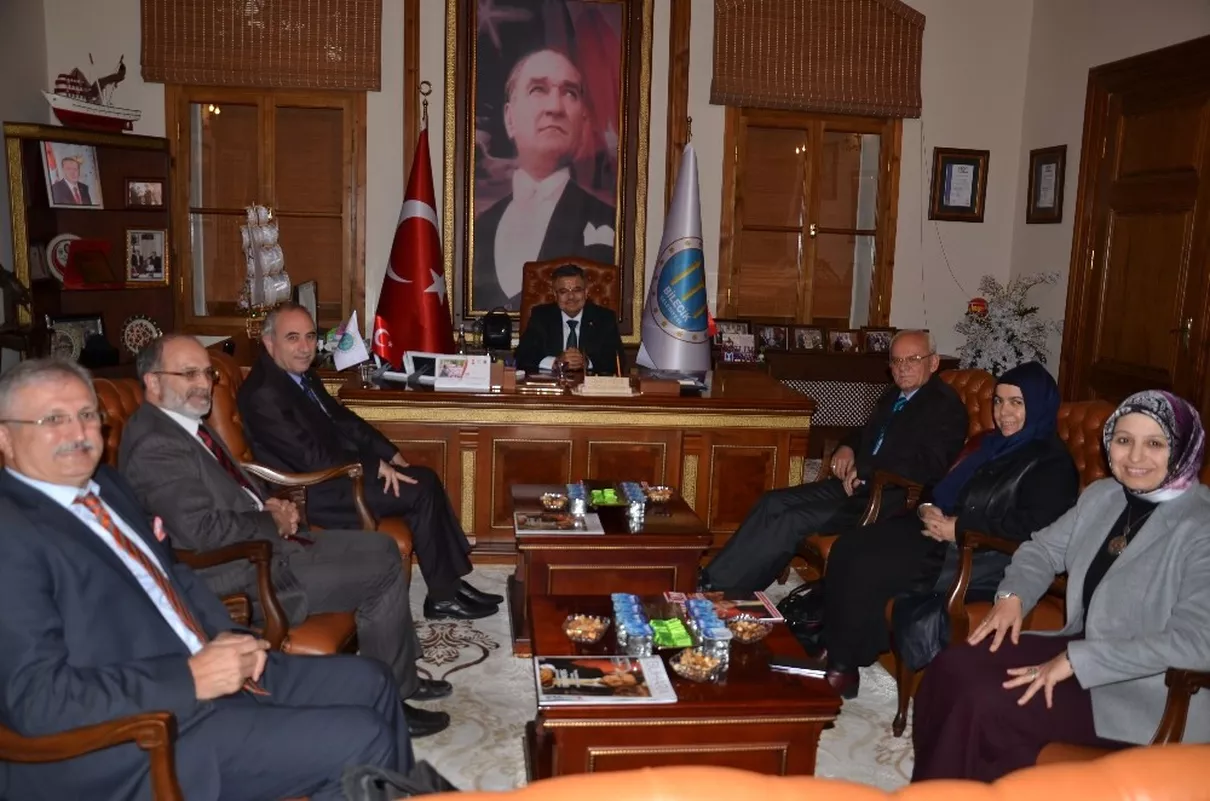 \'Şeyh Edebali Edebiyat Mektebi" Programı Konuklarından Başkan Yağcı\'ya Ziyaret