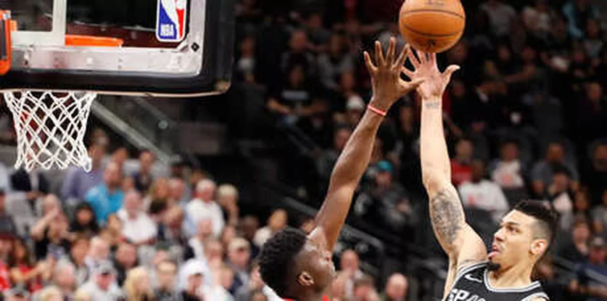 Rockets, Spurs\'u Devirdi