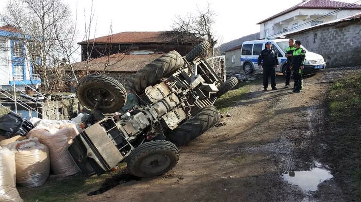 Samsun\'da Traktör Devrildi: 1 Yaralı