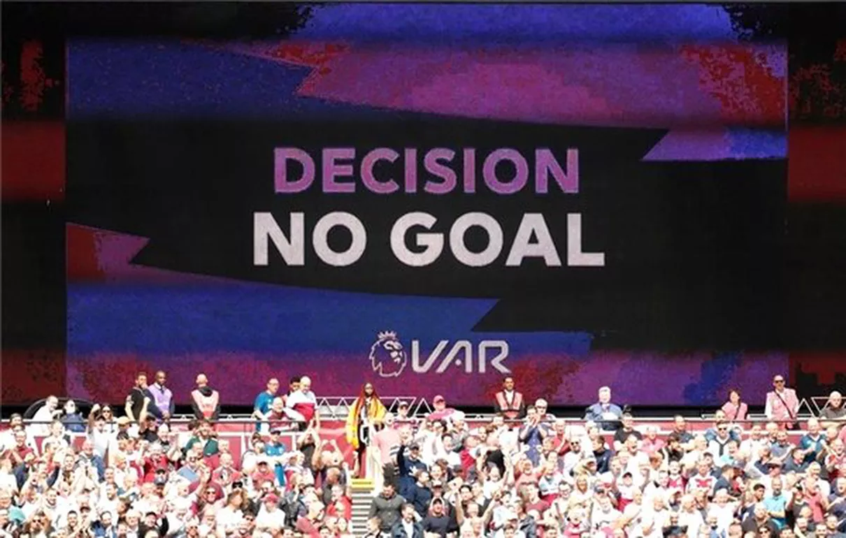 Premier Lig\'de VAR ilk kez devrede!