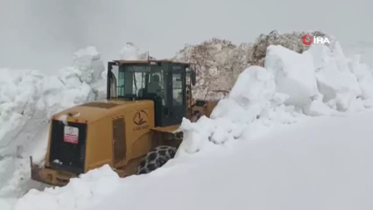 Mayıs ayında karla mücadele çalışmaları devam ediyor
