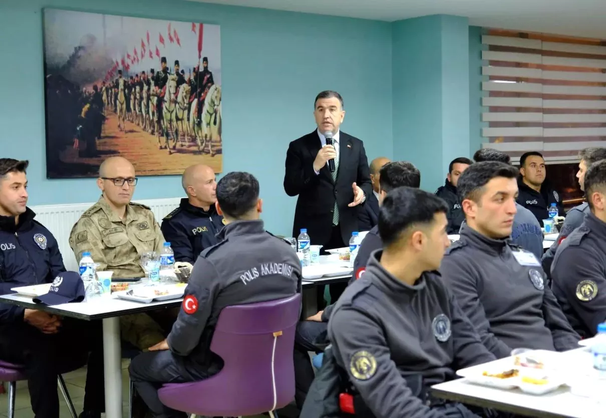 Vali Eldivan POMEM Öğrencileriyle İftar Yaptı