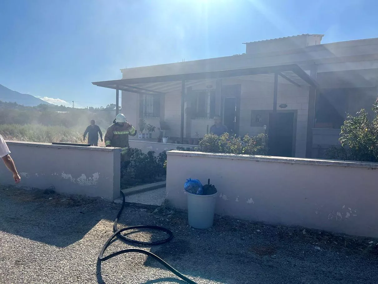 Hatay\'da Ev Yangını Kontrol Altına Alındı