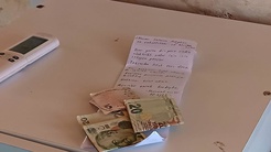 Gaziantepte camide motosikletini şarj eden gençlerden imama minnet notu